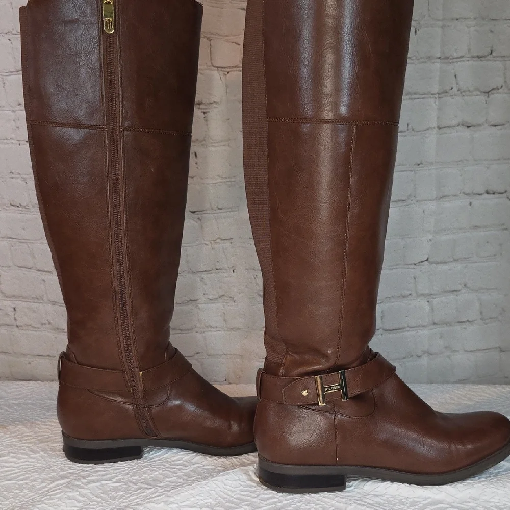 Tommy Hilfiger SHAHAR Brown Leather Riding Boots Gold H Buckle Wide Calf siz 7.5